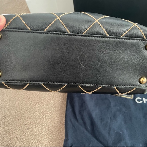 Preloved Chanel leather stitched handbag with full set - Picture 9 of 17